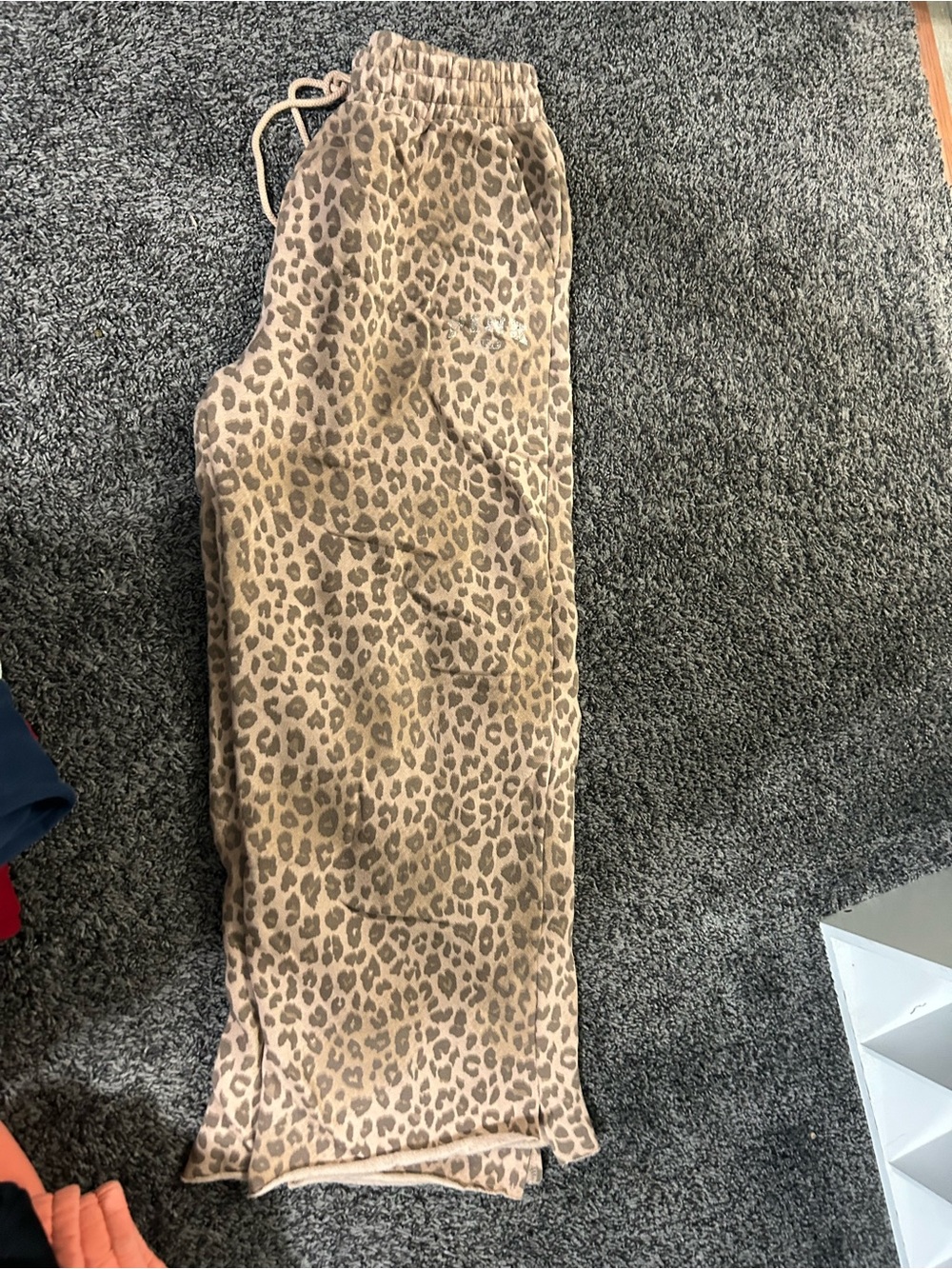 PINK Victoria's Secret Tan Leopard Print Joggers - Picture 2 of 3
